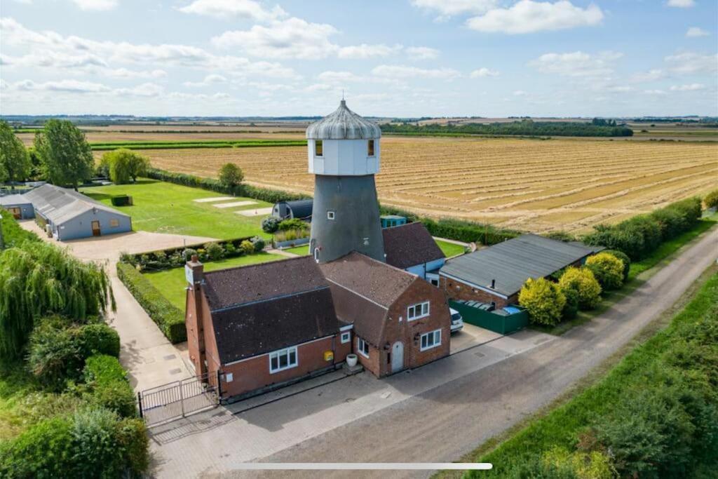 Holiday home Windmill Glamping Pod With Hot Tub - The Hideaway